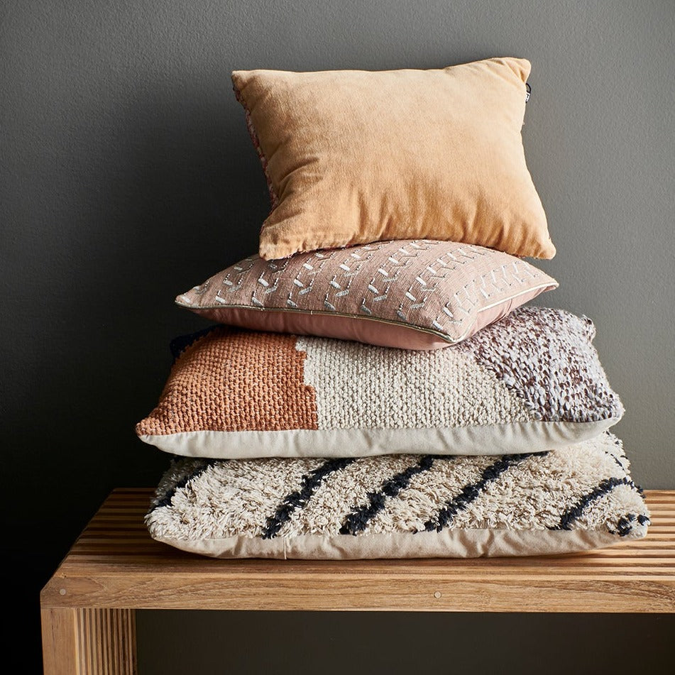 Pillow with silver trim - Image 5